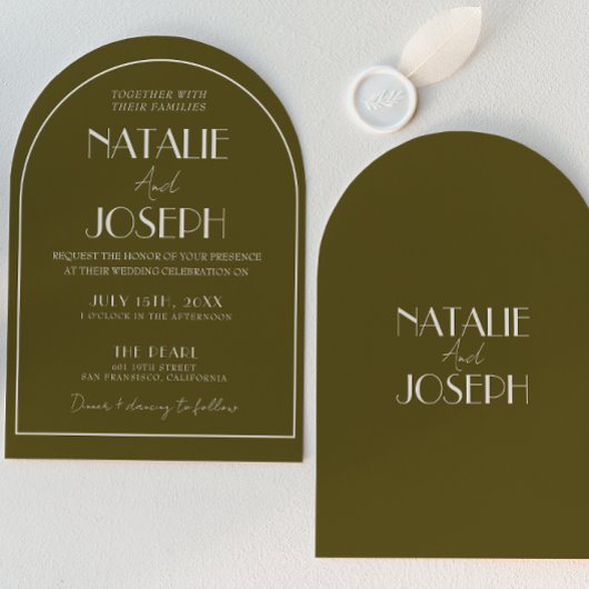 Classy Grasslands Old Money Retro Arched Wedding Kaart