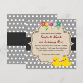 Classy Gray Polka Dots Rubber Ducky Twins Birthday Kaart (Voorkant / Achterkant)