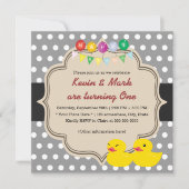 Classy Gray Polka Dots Rubber Ducky Twins Birthday Kaart (Voorkant)