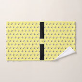 Classy Grey Black Iris Pattern op Yellow Monogram Bad Handdoek (Handdoek)