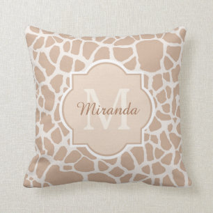 Classy Light Brown Giraffe Print Monogram en naam Kussen