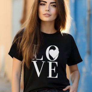 Classy LOVE logo ontwerp met witte tekst en hart T-shirt