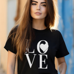 Classy LOVE logo ontwerp met witte tekst en hart T-shirt