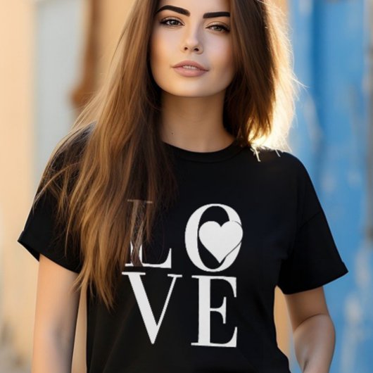 Classy LOVE logo ontwerp met witte tekst en hart T-shirt