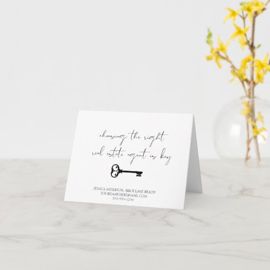 Classy Modern Real Estate Agent Marketing Kaart (Gele Bloem)