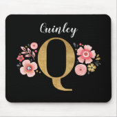 Classy Monogram Initiaal Roze Zwarte Letter Q Muismat (Voorkant)