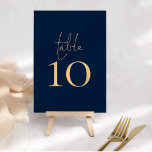Classy Navy Blue Gold Script Weddenschap Kaart<br><div class="desc">De Blauwe Lijst van de Bouw van het Manuscript van de Zeemacht van de Kassy wordt de Blauwe Goud van het Manuscript geplaatst in een handschrift stijlmanuscript en uw lijstaantal onder. Pas het nummer eenvoudig aan. Het zelfde ontwerp is aan de andere kant en zal gelijktijdig bijwerken aangezien u uw...</div>
