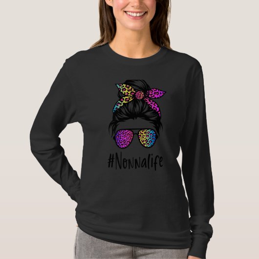 Classy Nonna life Messy Bun Rainbow Leopard T-shirt (Voorkant)