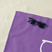 Classy Paars Beach Girl Design Strandlaken (In situ)
