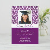 Classy Paars Damask Afstuderen Invitation Foto Kaart (Staand voorkant)