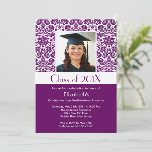 Classy Paars Damask Afstuderen Invitation Foto Kaart (Staand voorkant)