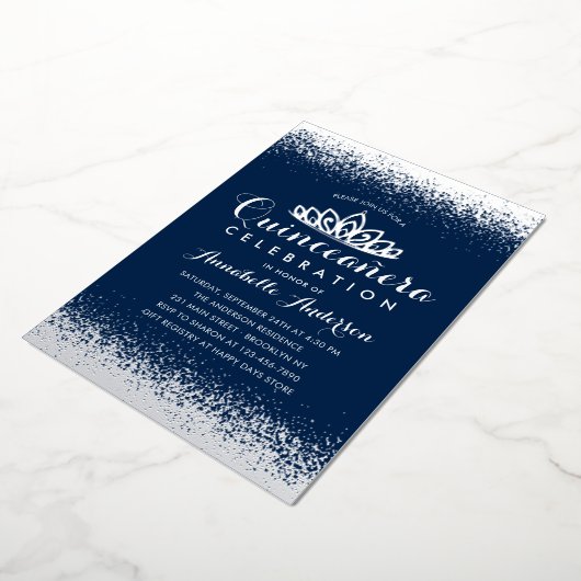 Classy Royal Blue Quinceañera Silver Tiara Glitter Folie Uitnodiging (Gedraaid)