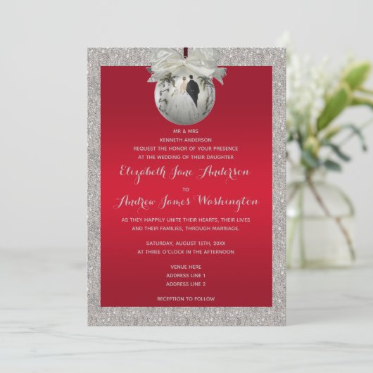 Classy Ruby Red & Sparkly Bauble Kerstbruiloft Kaart (Staand voorkant)