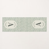 Classy salie groen familie monogram elegant modern yogamat (Achterkant (horizontaal))