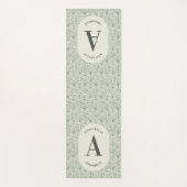 Classy salie groen familie monogram elegant modern yogamat (Voorkant)