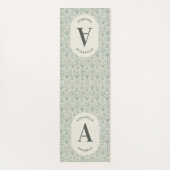 Classy salie groen familie monogram elegant modern yogamat (Achterkant)