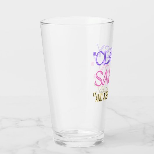 "Classy, sassy, en een beetje stout." Glas (Rechts)