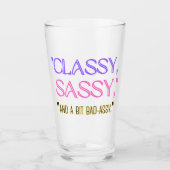 "Classy, sassy, en een beetje stout." Glas (Voorkant)