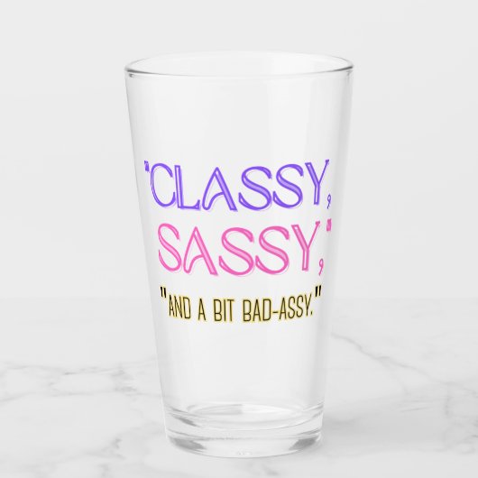 "Classy, sassy, en een beetje stout." Glas (Voorkant)
