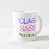 "Classy, sassy, en een beetje stout." Grote Koffiekop (Voorkant rechts)