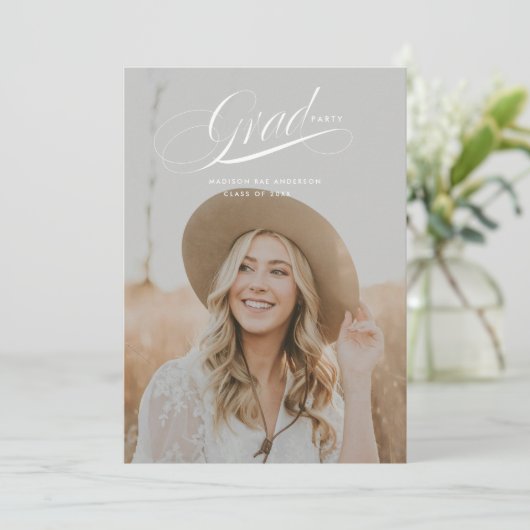 Classy Script Afstuderen Announcement Kaart (Staand voorkant)