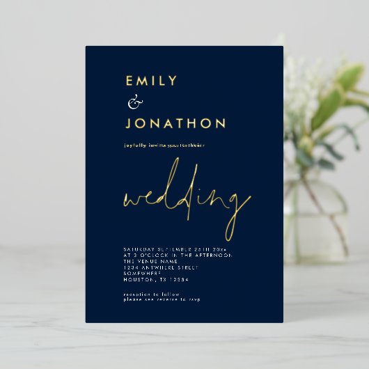 Classy Script Navy Gold Wedding Real Folie Uitnodiging (Staand Voorkant)