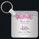 Classy Silver en Belladonna Lilies 18th Birthday Sleutelhanger<br><div class="desc">Mooie klastige en stijlvolle feestdag dank u sleutelhanger/keyring voor vrouwen. Dit voorbeeld is al 18 jaar ontwikkeld, maar is geschikt voor elke leeftijd. Een glamoureus ontwerp met een zilveren glitter en een gradiëntachtergrond met een zilveren lint om de twee beelden van elkaar te scheiden, boven het lint, is een gedrukt...</div>