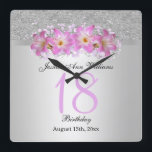 Classy Silver en Belladonna Lilies 18th Birthday   Vierkante Klok<br><div class="desc">Mooie, stijlvolle en stijlvolle Birthday-wandklok. Dit voorbeeld is al 18 jaar ontwikkeld, maar is geschikt voor elke leeftijd. Een glamoureus ontwerp met een zilveren glitter en een gradiëntachtergrond met een zilveren lint om de twee beelden van elkaar te scheiden, boven het lint, is een gedrukt afbeelding van een prachtige roze/lila/lavender...</div>