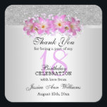 Classy Silver en Belladonna Lilies 18th Birthday Vierkante Sticker<br><div class="desc">Mooie klastige en stijlvolle feestdag dank je sticker voor vrouwen. Dit voorbeeld is al 18 jaar ontwikkeld, maar is geschikt voor elke leeftijd. Een glamoureus ontwerp met een zilveren glitter en een gradiëntachtergrond met een zilveren lint om de twee beelden van elkaar te scheiden, boven het lint, is een gedrukt...</div>