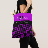 Classy Squares Pattern Black en Paars Monogram Tote Bag (Dichtbij)