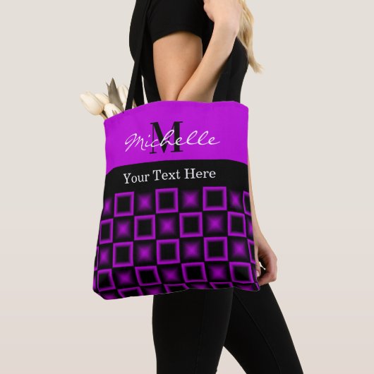 Classy Squares Pattern Black en Paars Monogram Tote Bag (Dichtbij)