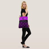Classy Squares Pattern Black en Paars Monogram Tote Bag (Op model)