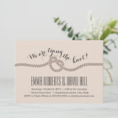 Classy Tan Tying the Knot Wedding Invitations Kaart (Staand voorkant)