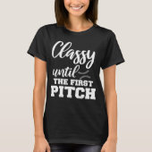 Classy tot de eerste pitch honkbal moeder t-shirt (Voorkant)