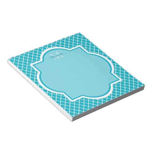 Classy Turquoise Blue Quatrefoil Monogram en naam Notitieblok (Schuin)