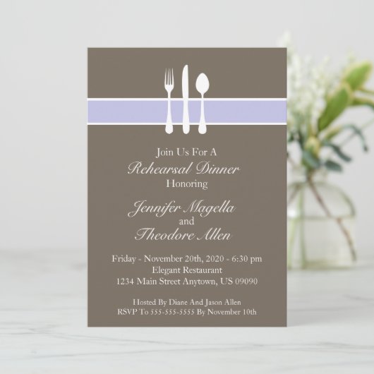 Classy Utensils Rehearsal Dinner Invite (Paars) Kaart (Staand voorkant)