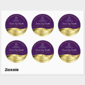 Classy Wavy Gold Decor Donker Paarse Monogram Labe Ronde Sticker (Vel)
