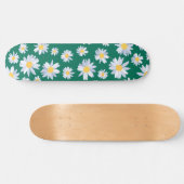 Classy White Daisy Flowers Botanisch Groen design Persoonlijk Skateboard (Horizontaal)