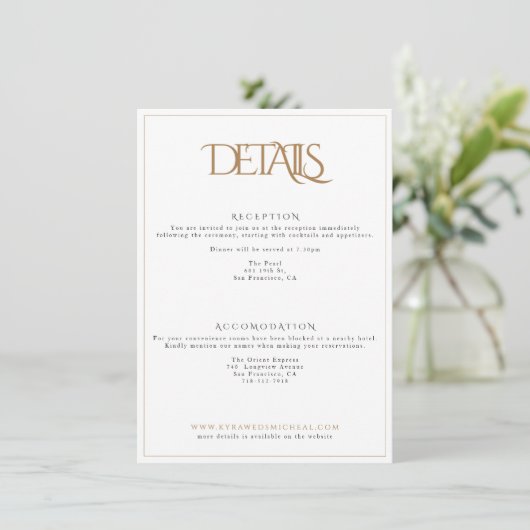 Classy White en Gold Monogram Typography Wedding Informatiekaartje (Staand voorkant)