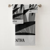 Classy zwart grijs wit geometrisch blad patroon bad handdoek (Insitu)