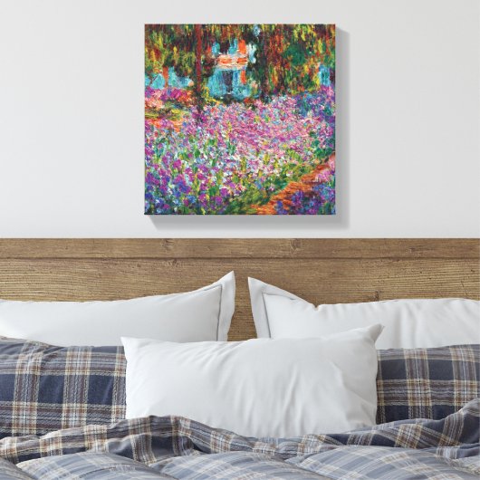Claude Monet - Irises in Monet's Garden Fine Art Canvas Afdruk (Insitu (Slaapkamer))