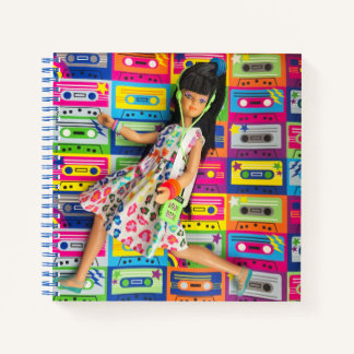 Claudia en haar kleurrijke cassettes notitieboek
