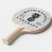 Clean Light Gray Tropical Pineapple Wedding Crest Tafeltennisbatje (Voorkant Gekanteld)