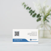 Clean & Modern Corporate Blue QR Code Aangepaste L Visitekaartje (Staand voorkant)