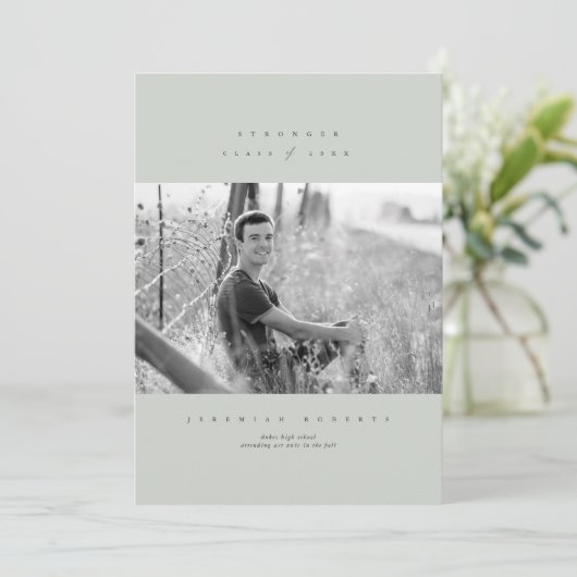 Clean Serif Afstuderen Invitation Kaart (Staand voorkant)