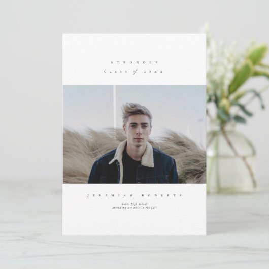 Clean Serif Afstuderen Invitation Kaart (Staand voorkant)