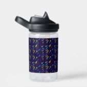 Clear plastic sippy cup with a dark blue sleeve waterfles (Rechts)