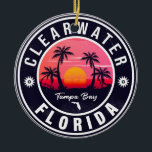 Clearwater Beach Florida Retro Sunset Souvenirs Keramisch Ornament<br><div class="desc">Clearwater Florida Design. Zonsondergang ontwerp met uw favoriete strand en zee van Florida, geschikt voor Amerikaanse strandliefhebbers, vooral die houden van Clearwater Beach. Clearwater Beach Florida Vintage 60s Souvenirs. Clearwater Beach Florida - Retro Tropical Palm Tree 60s Souvenirs ontwerp maakt een geweldig kerst- of verjaardagscadeau voor fans van Clearwater Beach....</div>