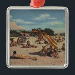 Clearwater, FL - Sunbathers on Clearwater Beach Metalen Ornament<br><div class="desc">Clearwater,  FL - Sunbathers on Clearwater Beach - Clearwater,  FL werd in 1941 opgericht. Dit afbeelding toont scènes van Clearwater,  FL.</div>