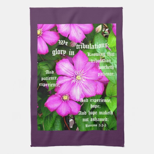 Clematis met Romeinen 5:3-5 Theedoek (Verticaal)